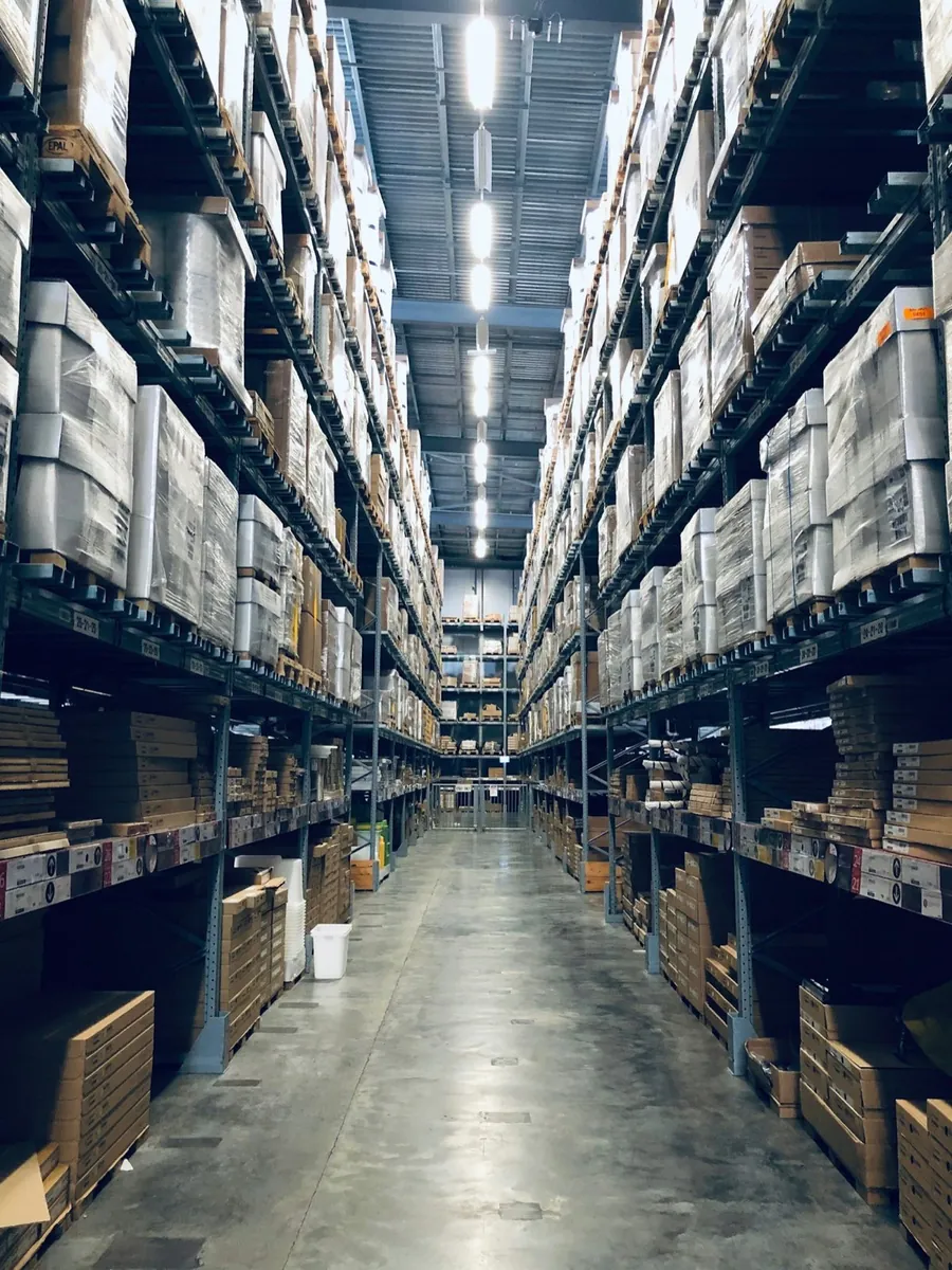 Stock en entrepôt prêt à être étudié